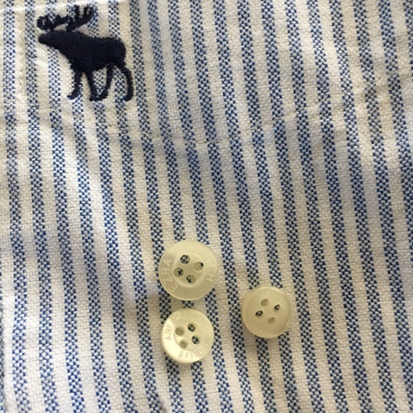 Abercrombie & Fitch Pinstripe 👕 - Picture 6 of 7